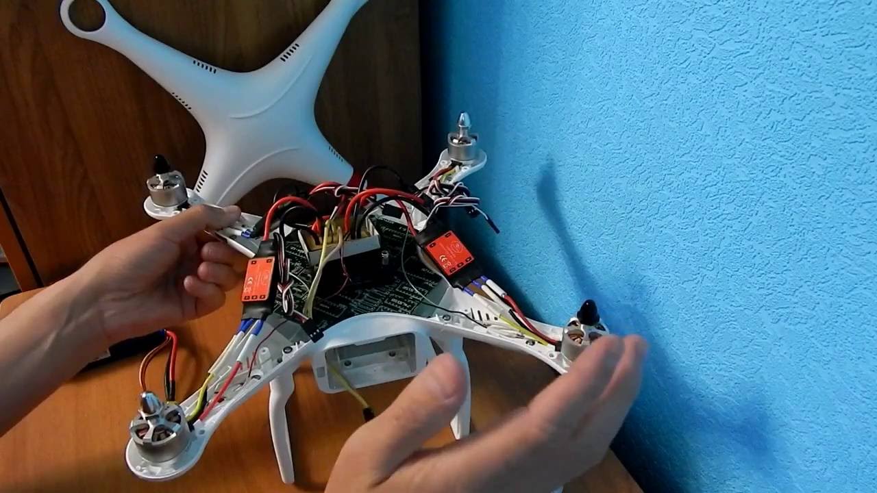 Крутой квадрокоптер дёшево и не сердито. Сборка, почти готов к полёту.