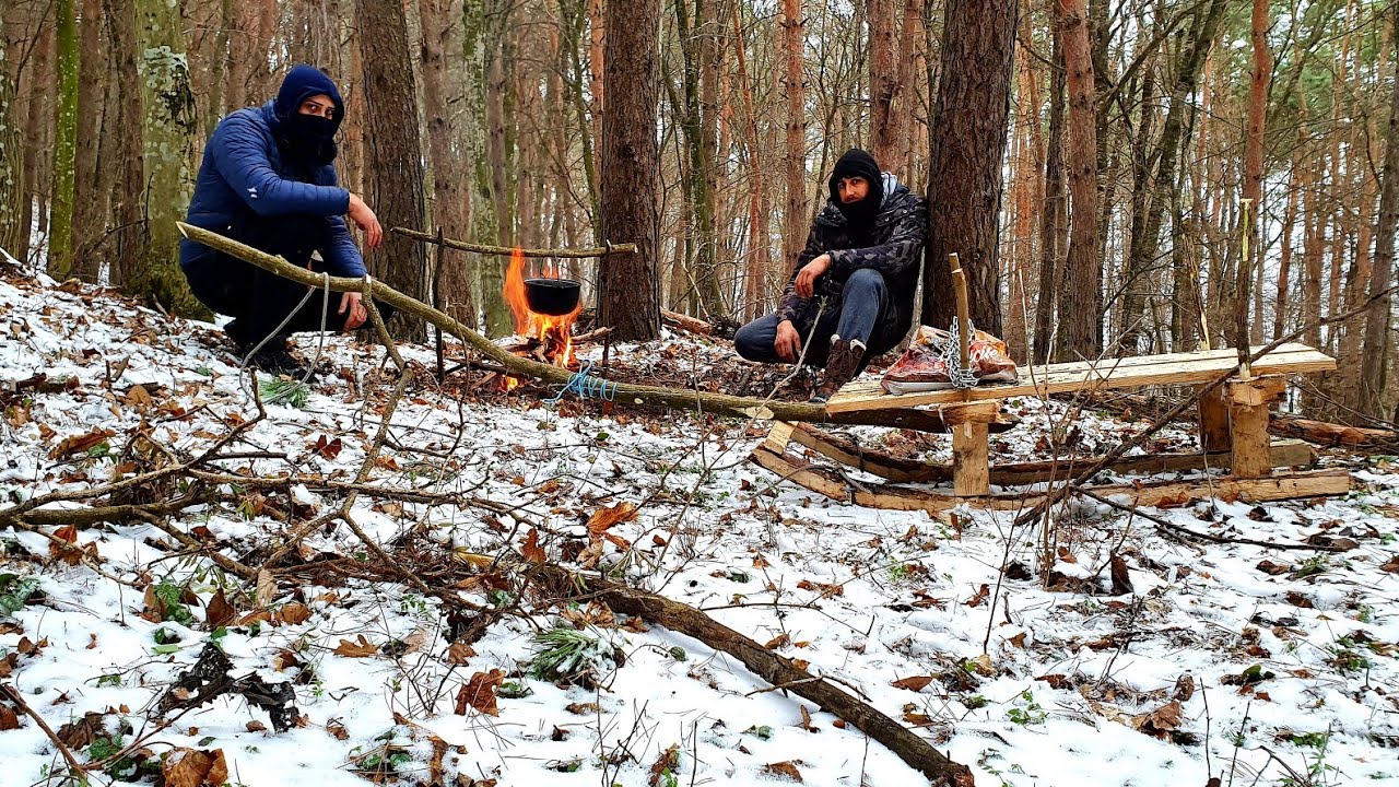 Pregatim cartofi taranesti cu slănină in mijlocul păduri!