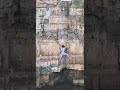Polignano, si arrampica per un selfie: resta bloccata sulla scogliera