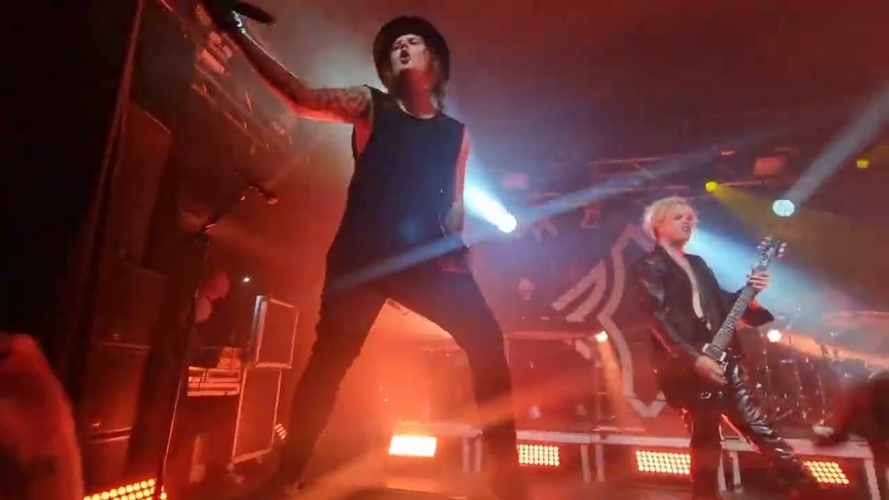 Blind Channel "Left outside alone" live Backstage Kulturzentrum