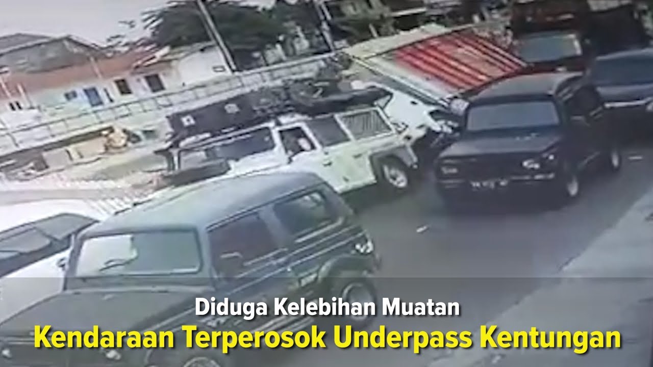 VIRAL!! Dua Kendaraan Terguling di Proyek Underpass Kentungan Sleman, Korbannya Warga Australia