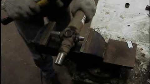 Universal joint replacement w/ a vise, Jeep Wrangler TJ, How To, DIY