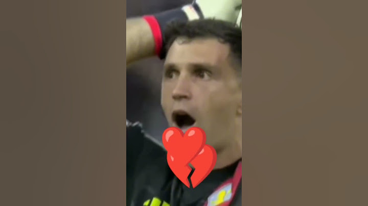 El dibu Martínez sorprendido por el golazo de duran