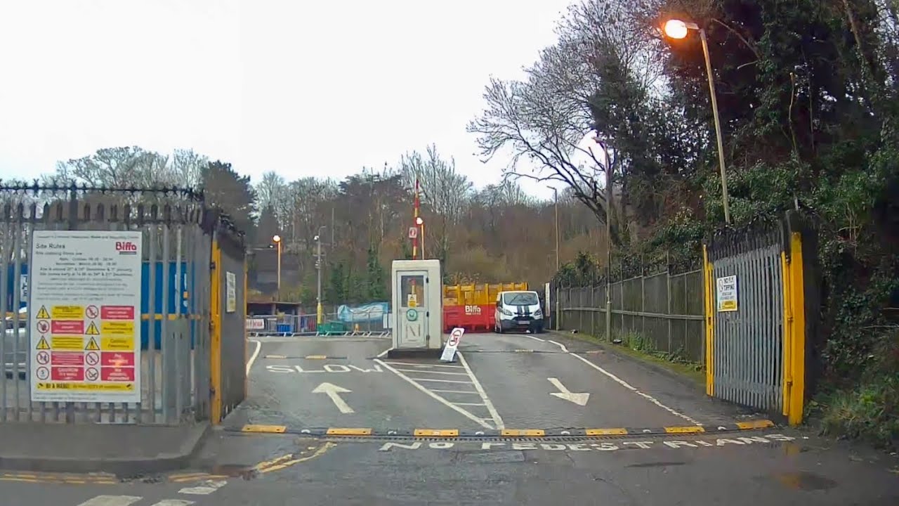 Driving from Wigston to Freemen's Common Tip in Leicester, England 4