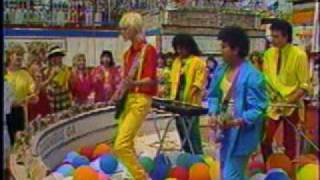 Download Lagu The Outletz - Love is out of touch MP3