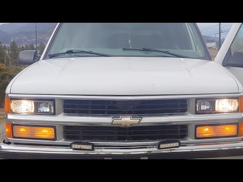 Video: Paano mo ayusin ang mga headlight sa isang 1999 Chevy Suburban?