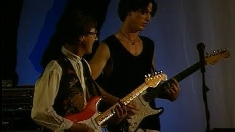 HANK MARVIN, BEN MARVIN LIVE "The Rise and Fall of Flingel Bunt" Son Ben in duet with his dad.