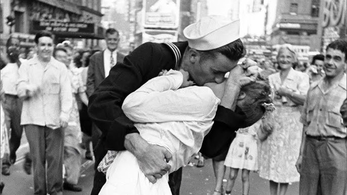 Va Official Says Wwii Kiss Photo Will Not Be Banned