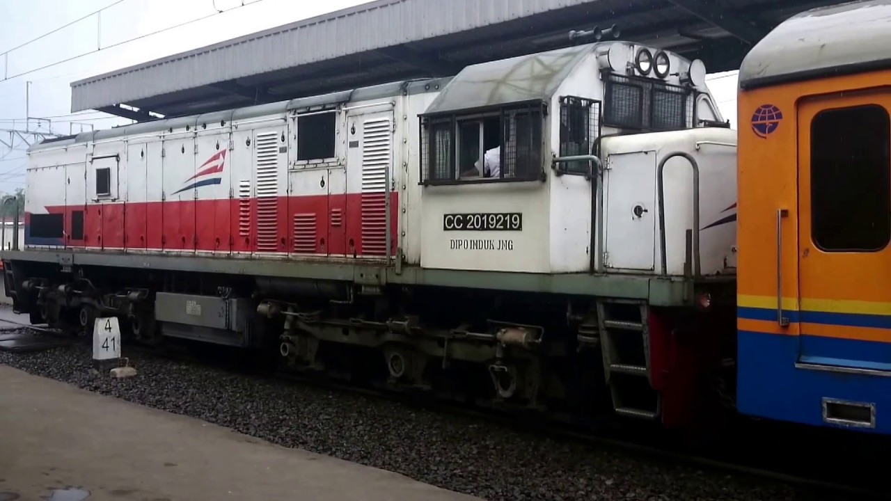 Kereta Api Lokal Rangkas (rangkasbitung - tanahabang) berangkat stasiun parung panjang