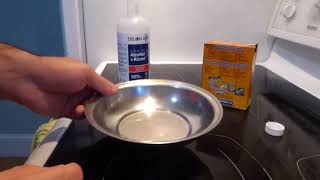 Applying Baking Soda + Rubbing Alcohol (50% Mixture) to Athlete's Foot LOUD NOISE
