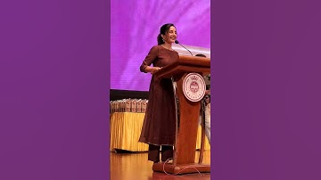 പിടി തോമസ്   വിദ്യാഭ്യാസ എക്സലൻസി അവാർഡ് ചടങ്ങിൽ മഞ്ജു വാര്യർ വേദിയിൽ സംസാരിച്ചപ്പോൾ
