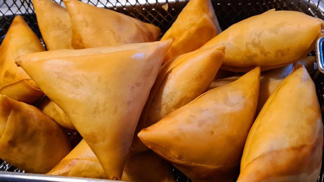 jinsi ya kutengeneza sambusa za nyama / Beef samosa recipe 😋 .