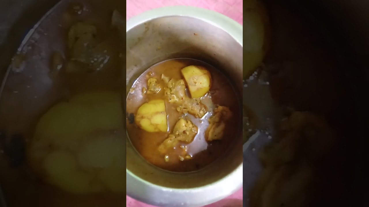 murgir patla jhol alo diye. bhat, polau, ruti ebong luchir sange darun khete lagbe 🫕🌶️🫕