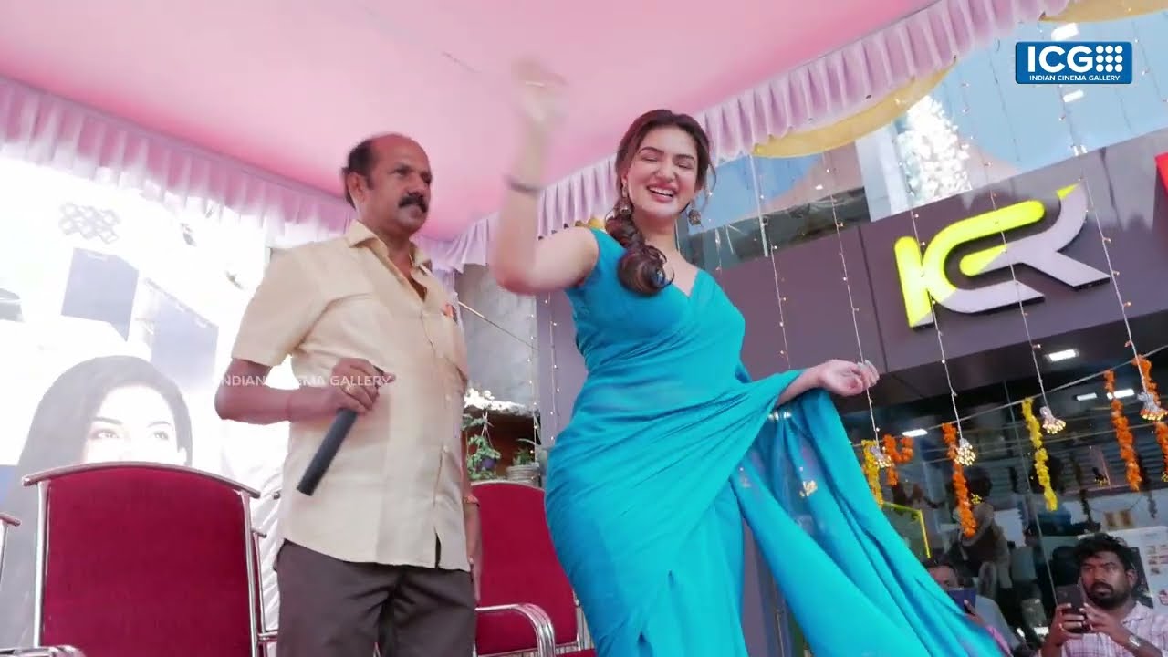 നീല സാരിയിൽ പൊന്മാനെ പോലെ ഹണി റോസ് തിരുവനന്തപുരത്തു എത്തിയപ്പോൾ | Honey Rose in Blue Saree