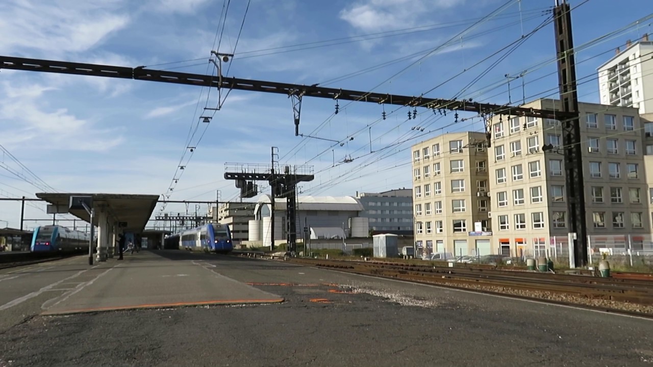 Départ d'un UM d'X72500 RhôneAlpes de