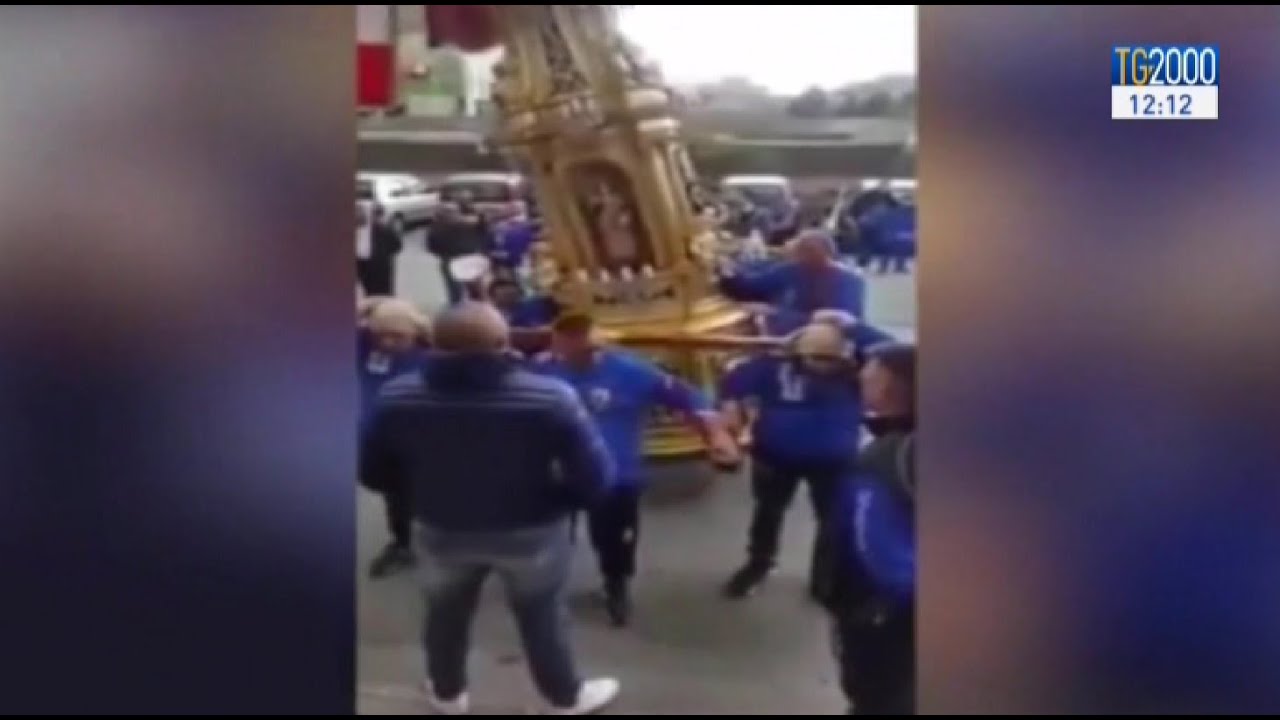 Paternò (CT), “inchino” al boss della mafia sulle note del Padrino durante la processione