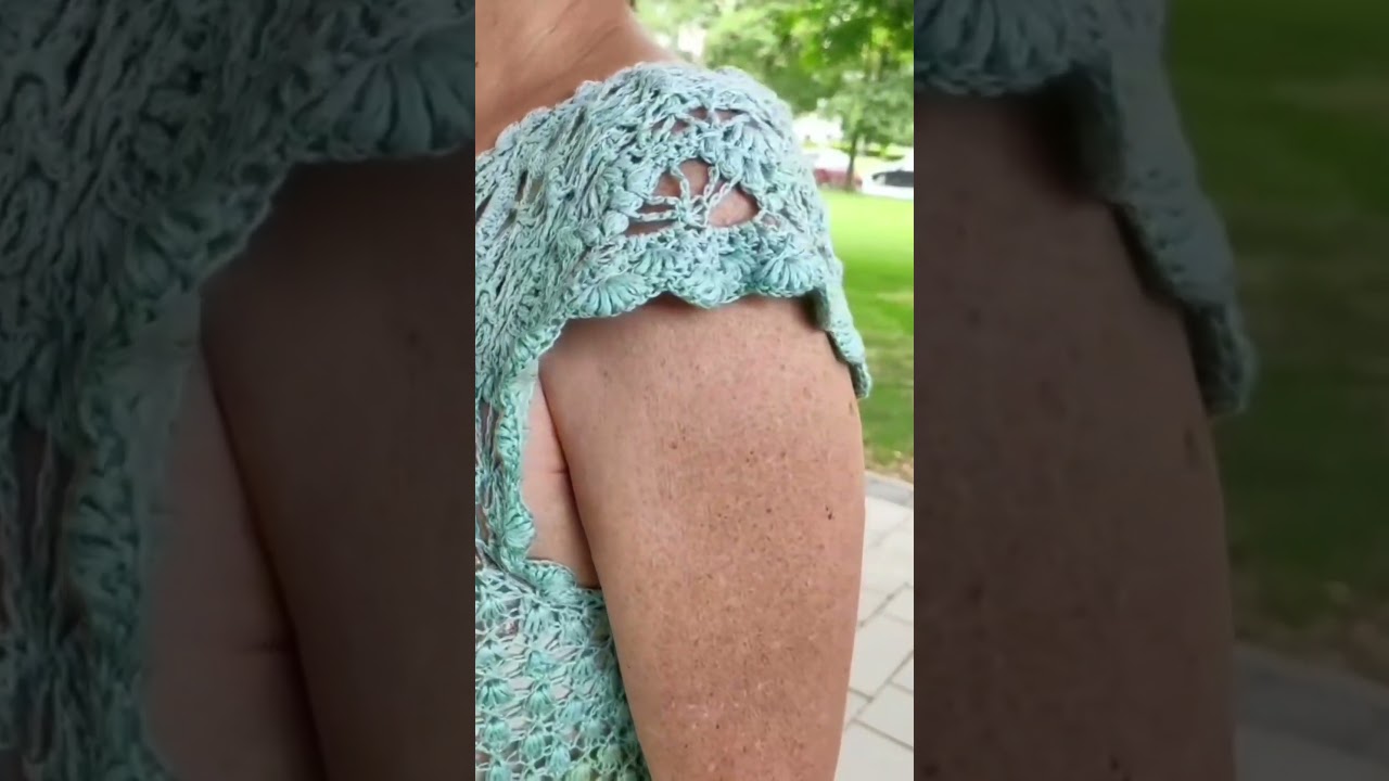 Sukienka Betisia na osobie. Nadaje się dla kobiet w każdym wieku.