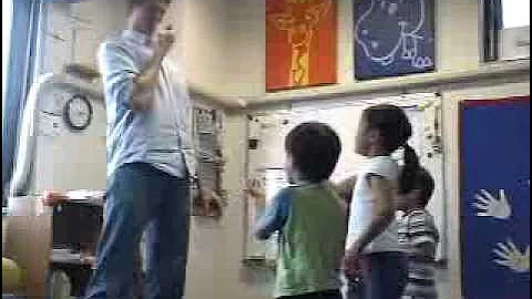 Super Simple Phonics - "L song" and mini-lesson | Super Simple Songs