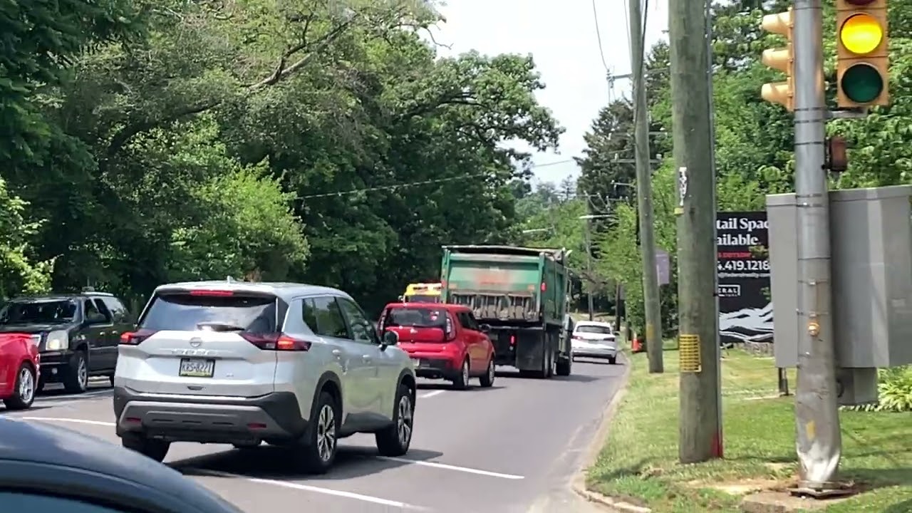 Bryn Mawr Fire Company Squad 23 responding (Q, Horn)