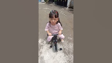 Emma Jatuh dari Sepeda roda 2...nangis-nangis sambil belajar #part2
