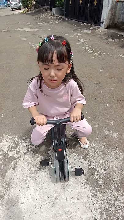 Emma Jatuh dari Sepeda roda 2...nangis-nangis sambil belajar #part2