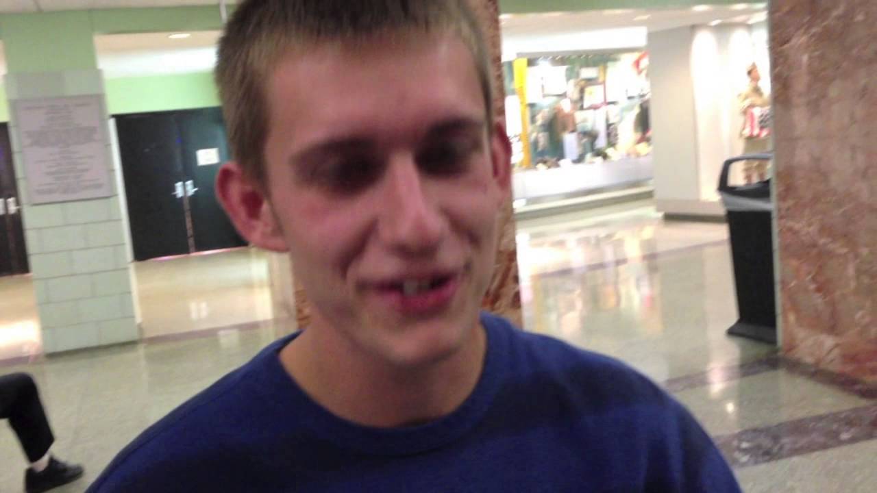 Bonics Sells A T-Shirt on 2050 Tour