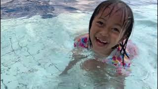 Seru Berenang di Kolam renang Apartemen Ayodhya Tangerang