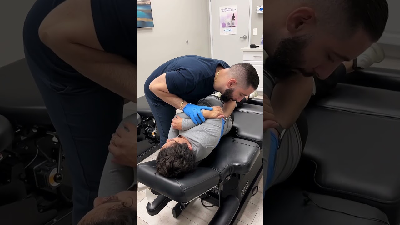 She&rsquo;s PREGNANT 🤰 and in PAIN 😱 Did you know #chiropractic can help!? #kingofcracks