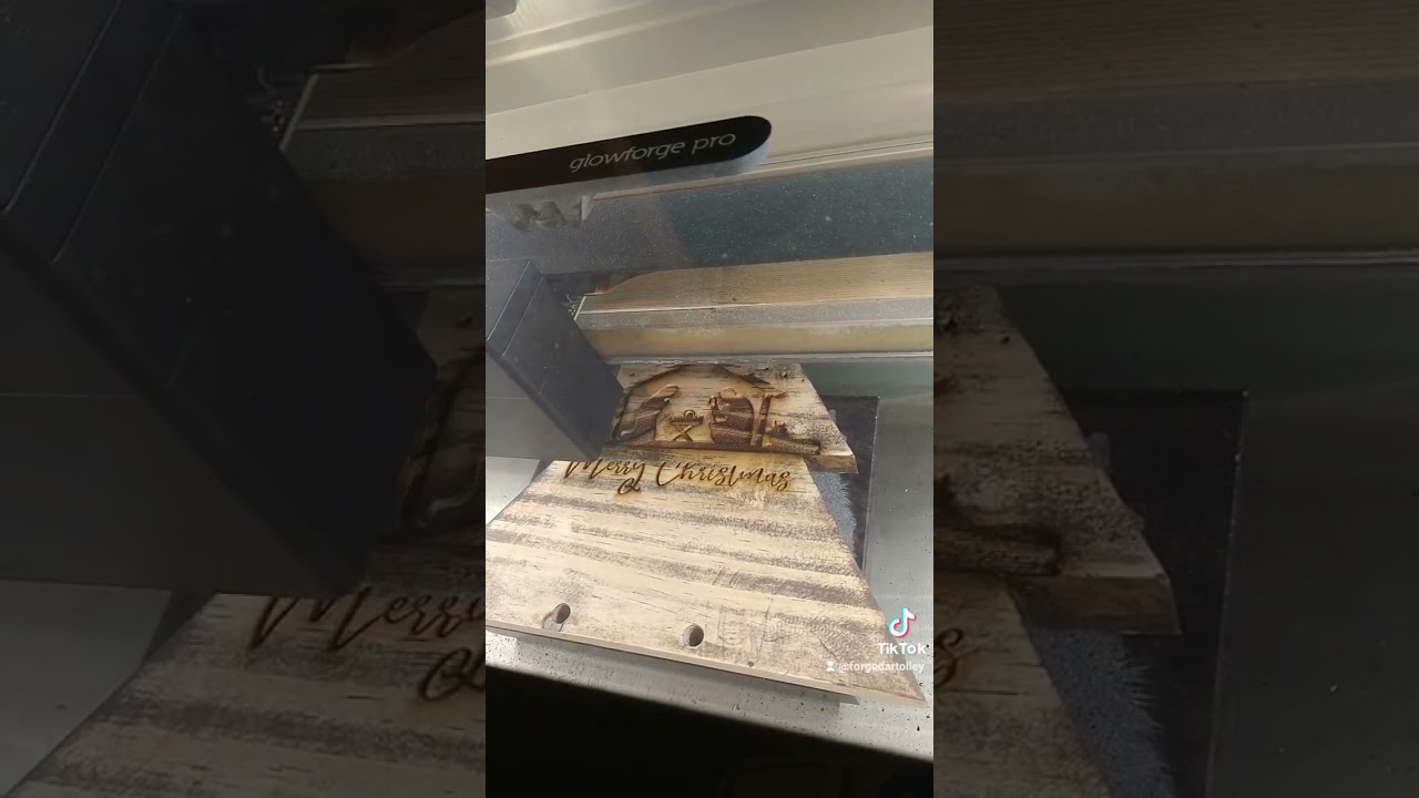 Laser-Engraved Christmas Tree Sconce: A Unique and Personalized Holiday Decoration