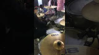 ?Freke umoh drum solo with drummer? ??