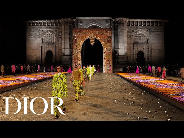 FALL 2023 WOMENS CAMPAIGN  News and Events  News  Défilés  DIOR GB