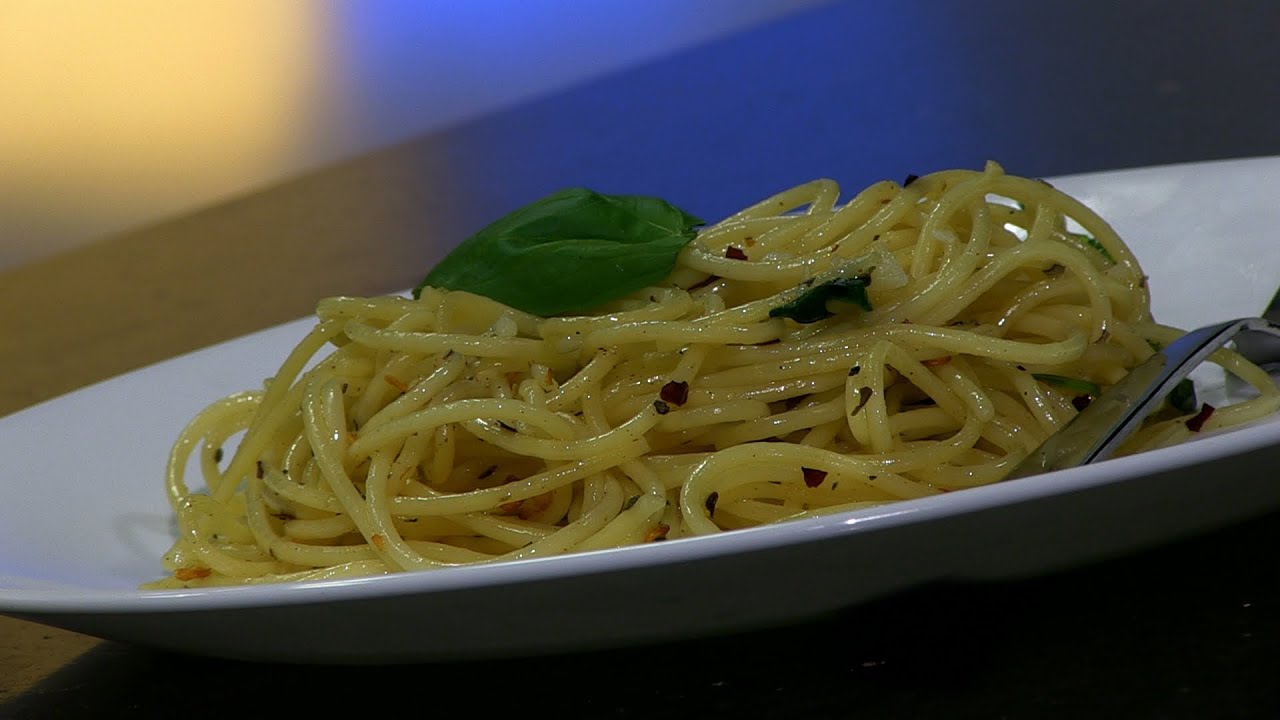 Classic Aglio E Olio Pasta By Arina | India Food Network