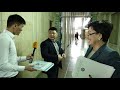 "Эс алчы!" — депутат Икрамов нагрубил журналисту при министре образования. Видео