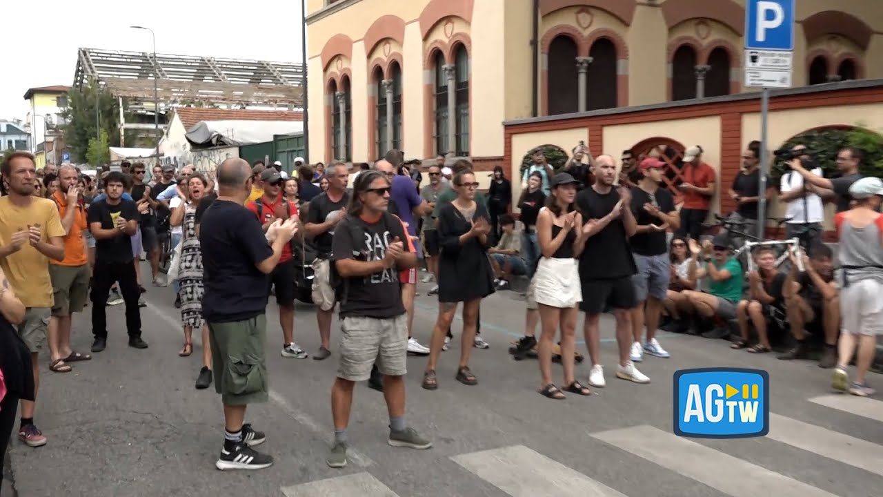 Sgombero Leoncavallo, presidio davanti al centro sociale, Boer: «Un colpo al cuore, ci rivolgeremo