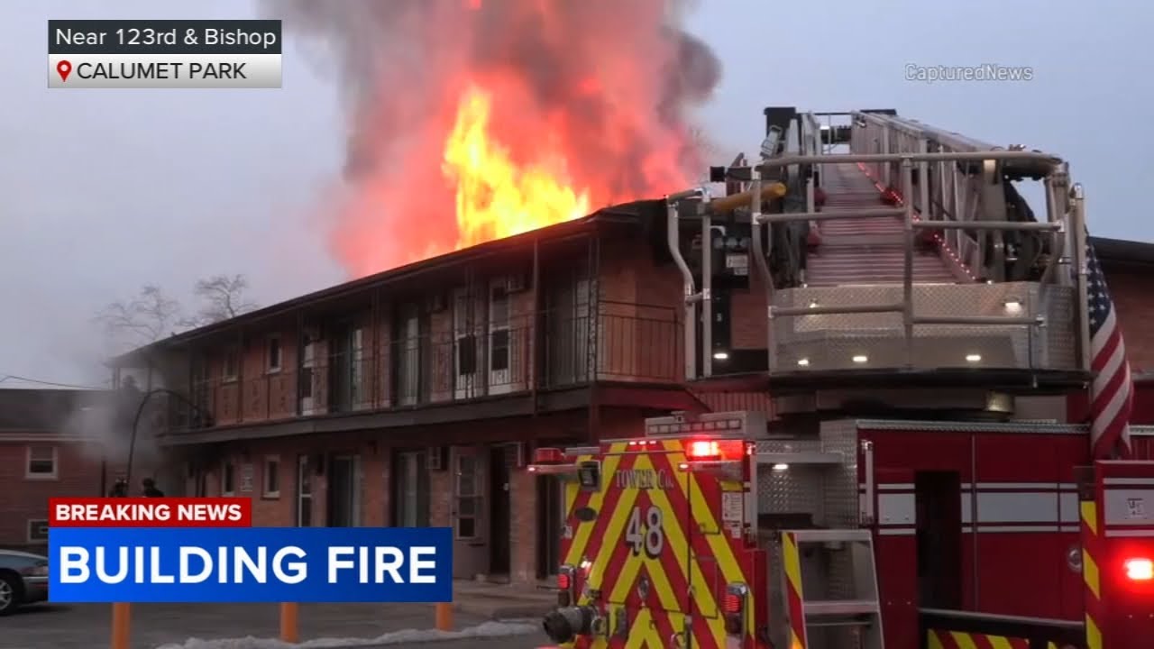 Crews battle fire at Calumet Park apartment building - YouTube