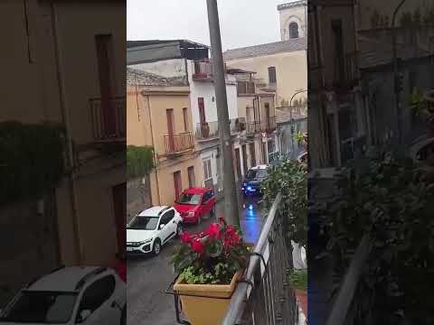 Video Maltempo Sicilia, incredibile a Pasteria (Calatabiano): ESPLODE la linea elettrica!