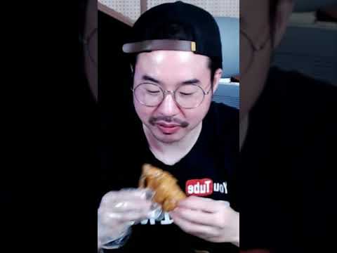 20시간 굶고 먹는 <strong>BBQ</strong> 메이플버터갈릭치킨 #<strong>shorts</strong>