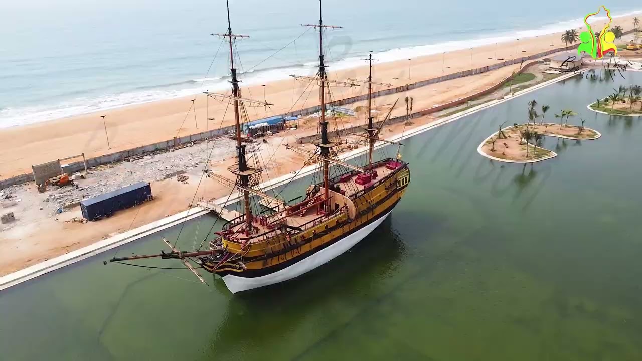 Le bateau du départ, un lieu de mémoire sur la plage de Ouidah 🙏 🕊️