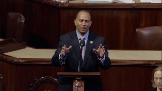 Rep. Jeffries: "What exactly is he [Trump] hiding?"