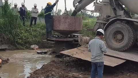 Công tác Cắt cầu khi đổ bê tông cọc khoan nhồi