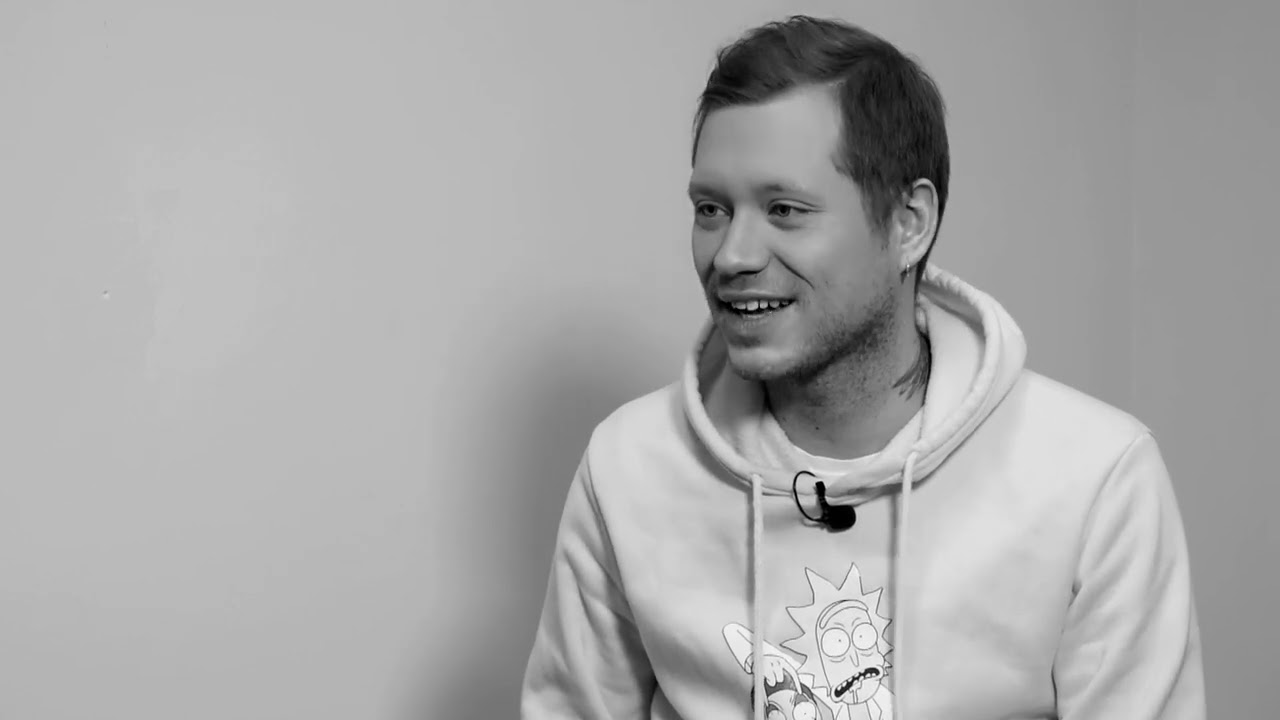 RALFS EILANDS Par vienas nakts sakariem, narkotikām, geju ģimenēm, mācītāja pienākumiem un vakcīnām