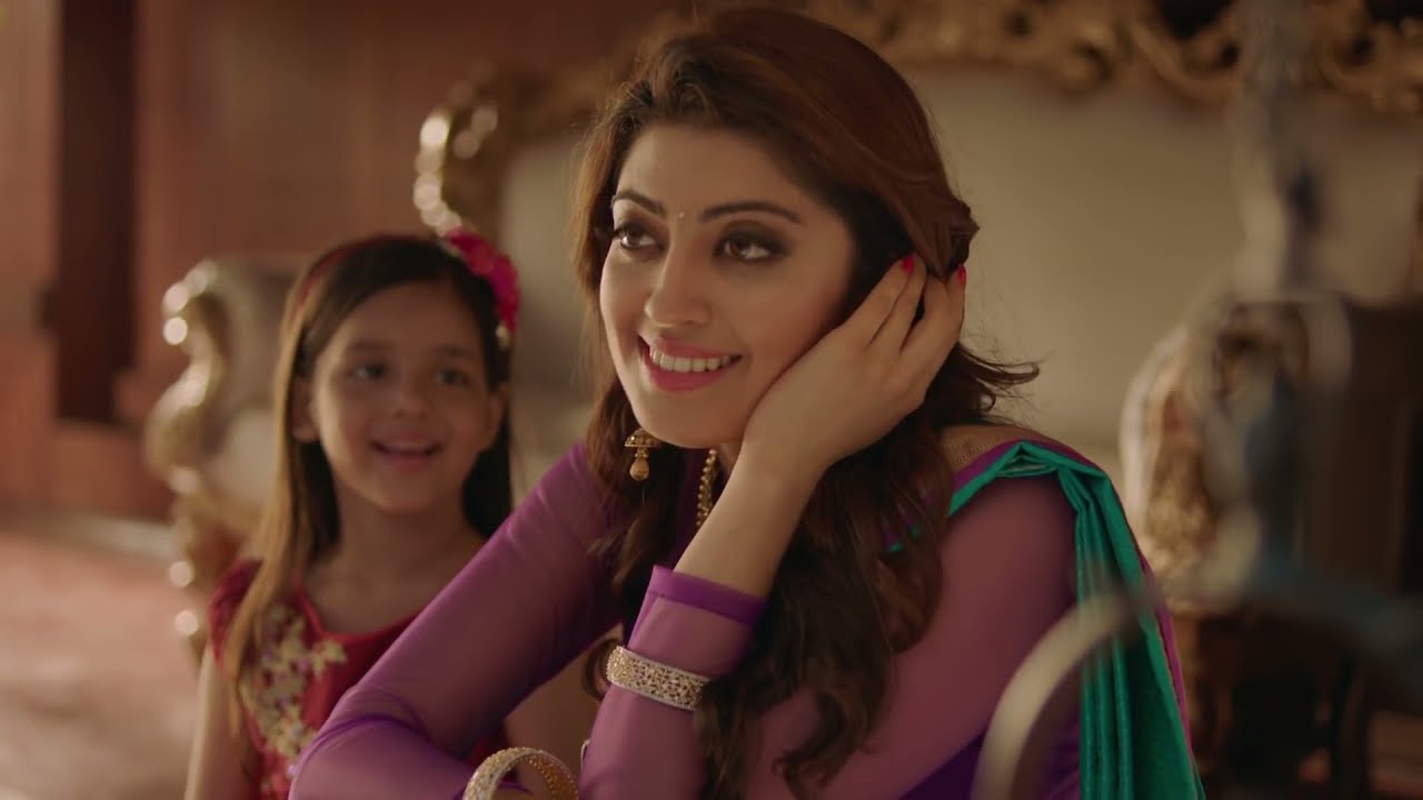 PRANITHA SUBHASH in Lulu Onam Ad | Best Saree Ads | Silks of India