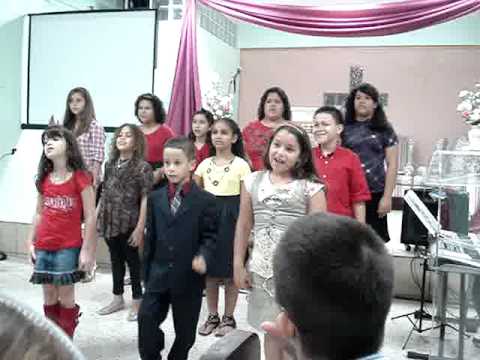 Las Baldorioty's Princess y la niez cantando en el culto de Ordenacin Ministerial