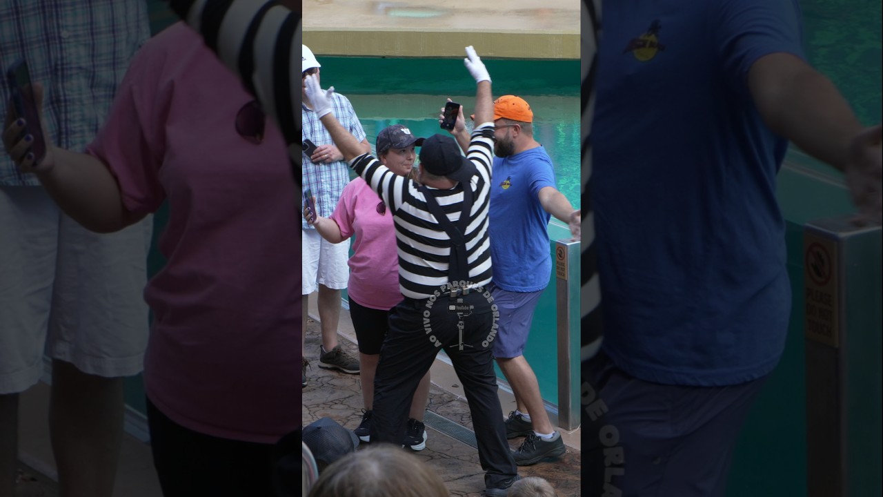 Tom o mímico fazendo travessura na hora de dar um abraço 🤗😂🤣 #tomthemime #seaworldmime