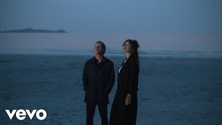 Mirabelle Gilis, Christophe Miossec - Falaises ! (Clip officiel)