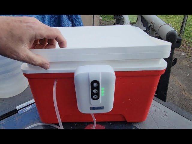 DIY Cooler Bait Live Well with Rechargeable Aerator! 