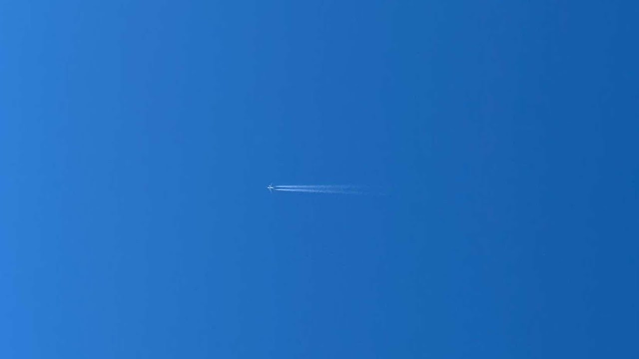 그날은 하늘이 유난히 맑았어