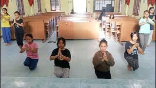 latihan TORTOR SOMBA MA JAHOWA DEBATA oleh RENA HKBP TANDARABUN RESORT SIMARMATA DISTRIK VII SAMOSIR