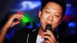 White Birthday Party Chicago Bar