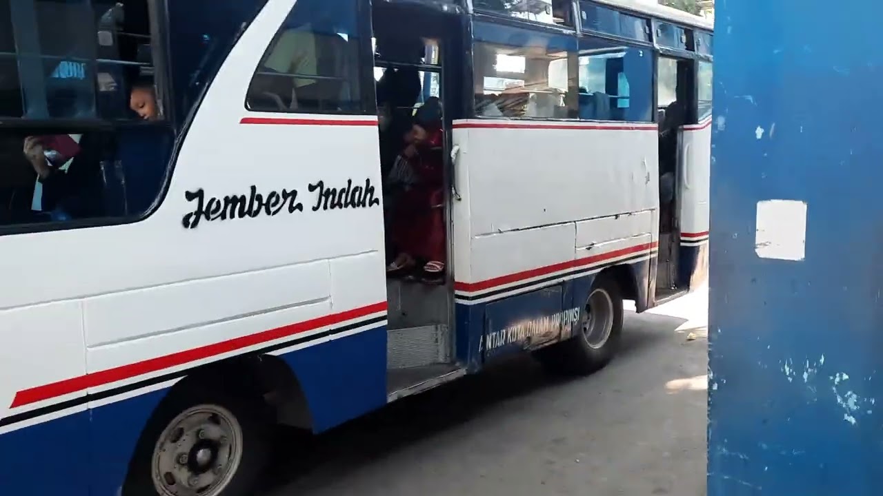 Jember Indah: Mengurai Pesona Pariwisata Jember Lewat Armada Bus Mewah